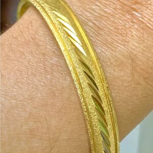 Vintage Crown Trifari gold tone bangle.